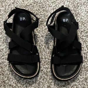BP. Gage Platform Sandal in silver fabric size 6.5